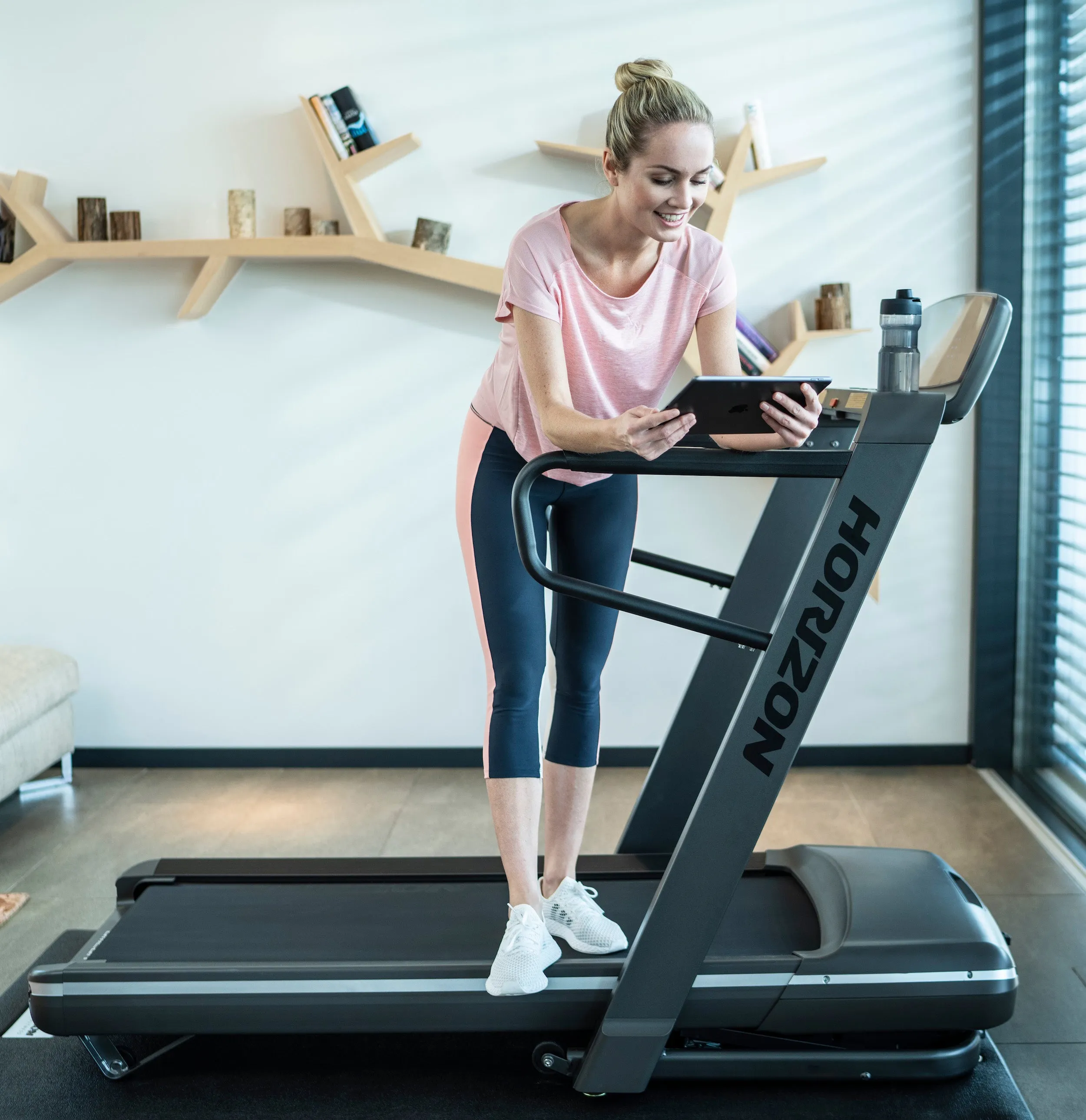 NEW Horizon Omega Z @Zone Treadmill