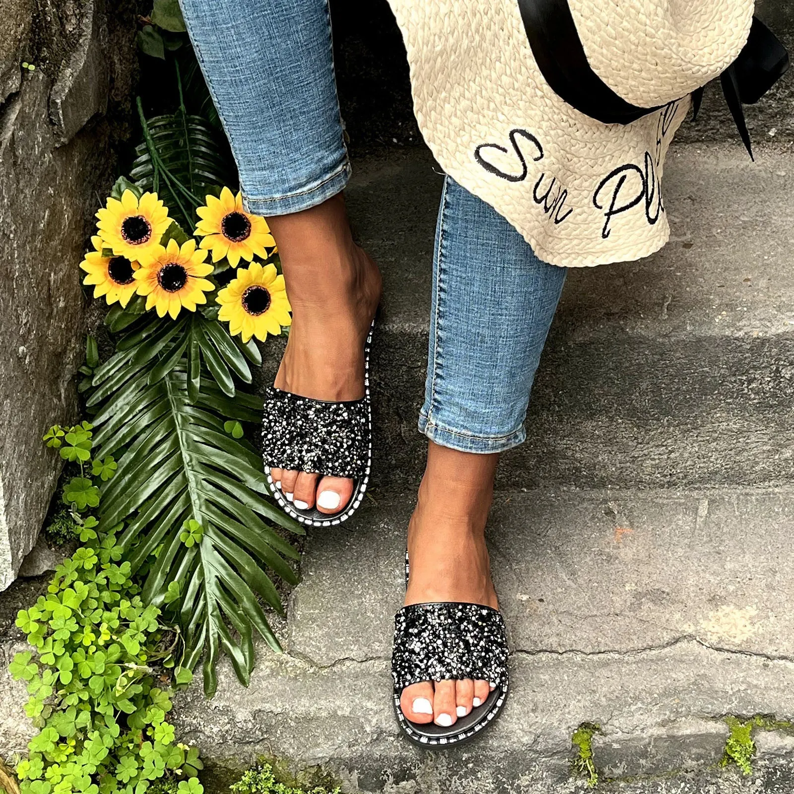 Women Slippers Ladies Fashion Sequins Flats Slippers Sandals For Outside Women Summer Beach Shoes Roman Sandals zapatos mujer